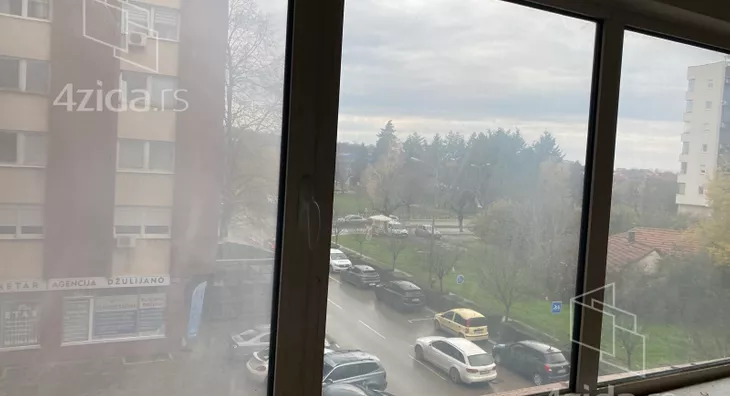 Poslovna zgrada | 4zida