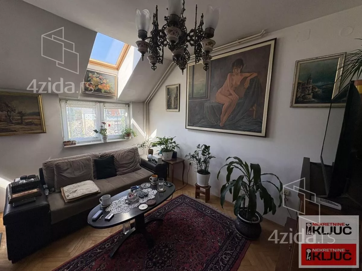 Troiposoban stan | 4zida