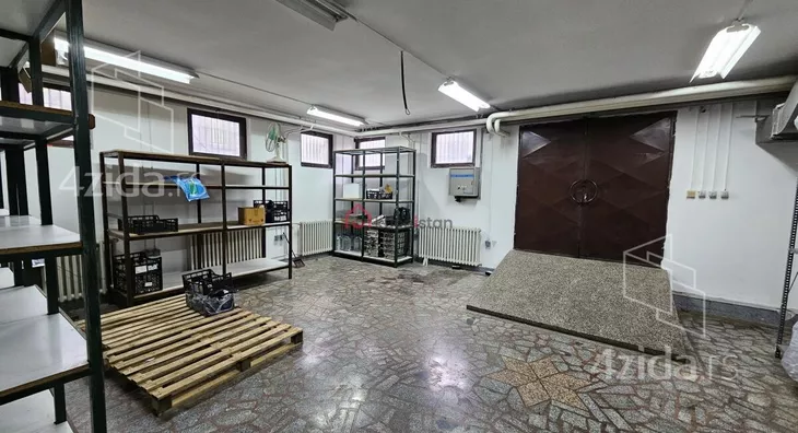 Poslovna zgrada | 4zida