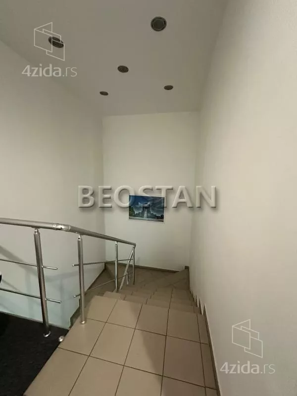 Šestosoban stan | 4zida