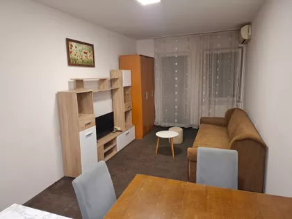 Bulevar Cara Lazara 90 | 4zida.rs