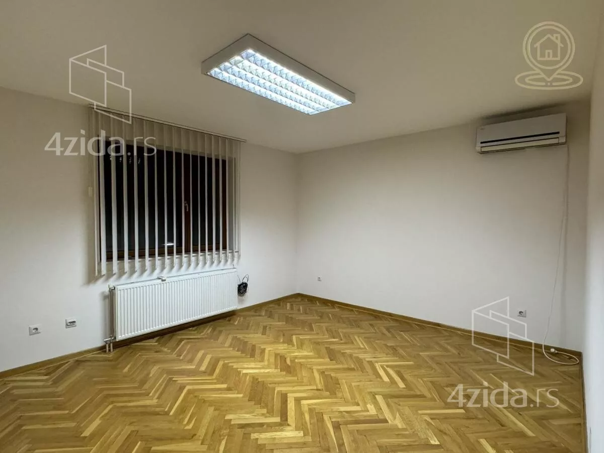 Četvoroiposoban stan | 4zida