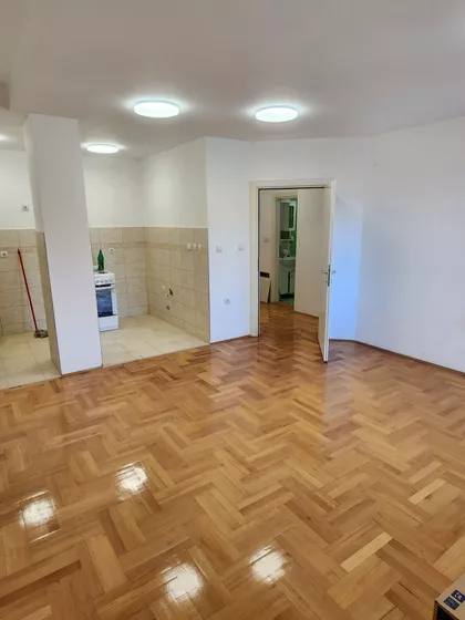 Romanijska 15A | 4zida.rs