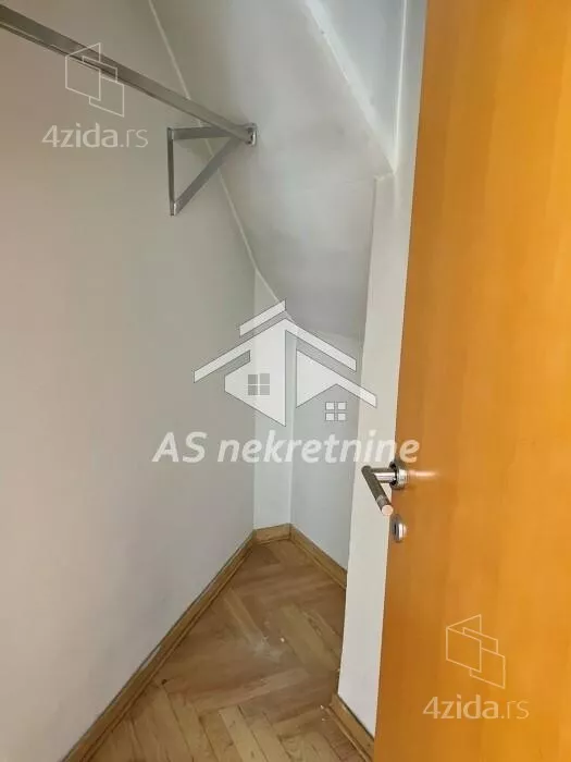 Šestosoban stan | 4zida
