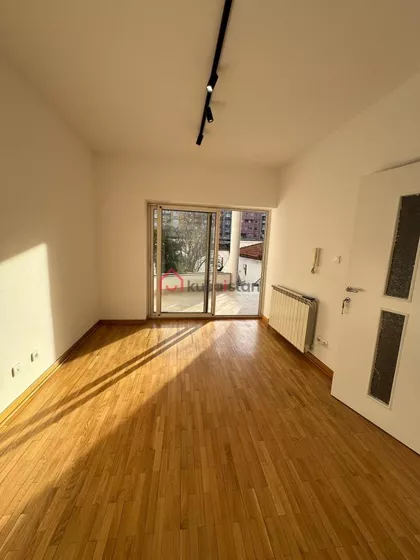 Crveni Krst Vračar | 4zida.rs