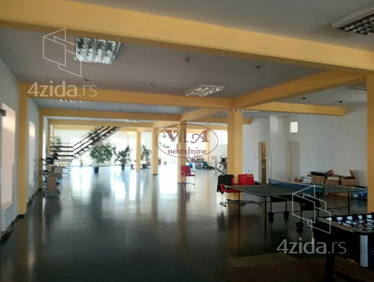 Poslovna zgrada | 4zida