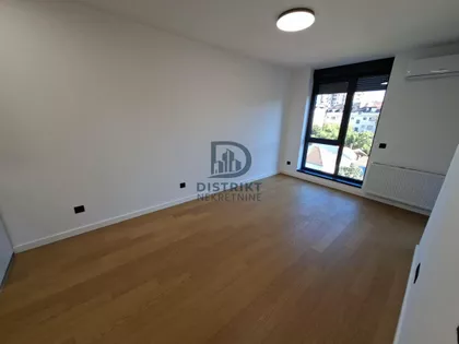 Crveni Pevac | 4zida.rs
