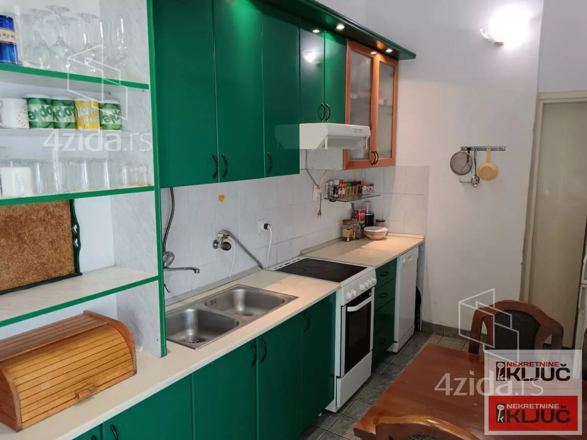 Četvoroiposoban stan | 4zida