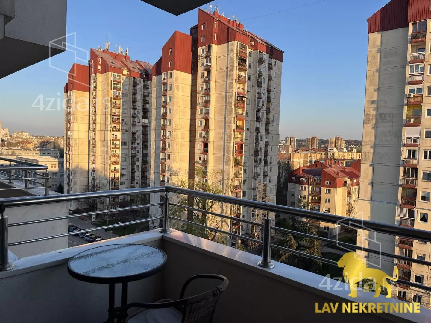 Jednoiposoban stan | 4zida