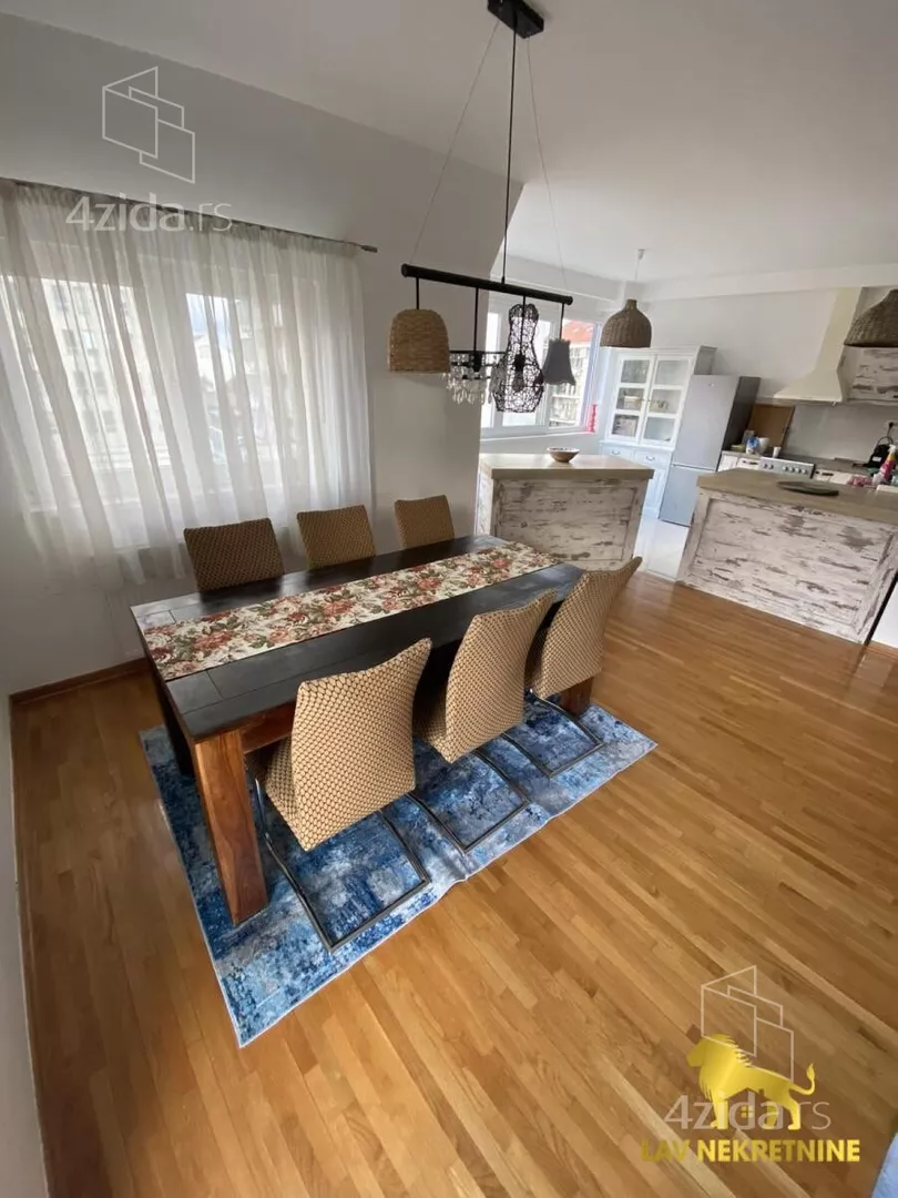 Troiposoban stan | 4zida