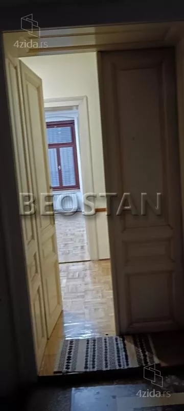 Šestoiposoban stan | 4zida