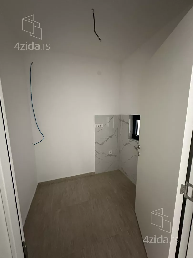 Četvoroiposoban stan | 4zida