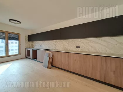 CRVENI KRST | 4zida.rs