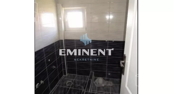 Poslovna zgrada | 4zida