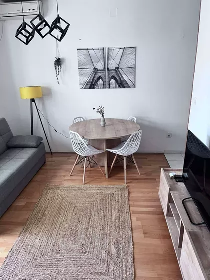 Železnička 9 | 4zida.rs