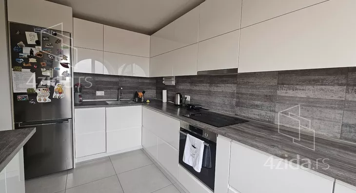 Četvoroiposoban stan | 4zida