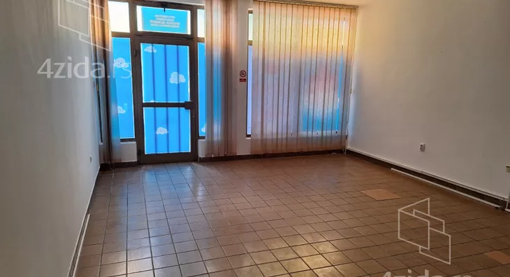 Poslovna zgrada | 4zida