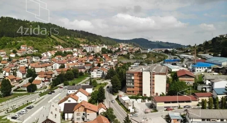 Poslovna zgrada | 4zida