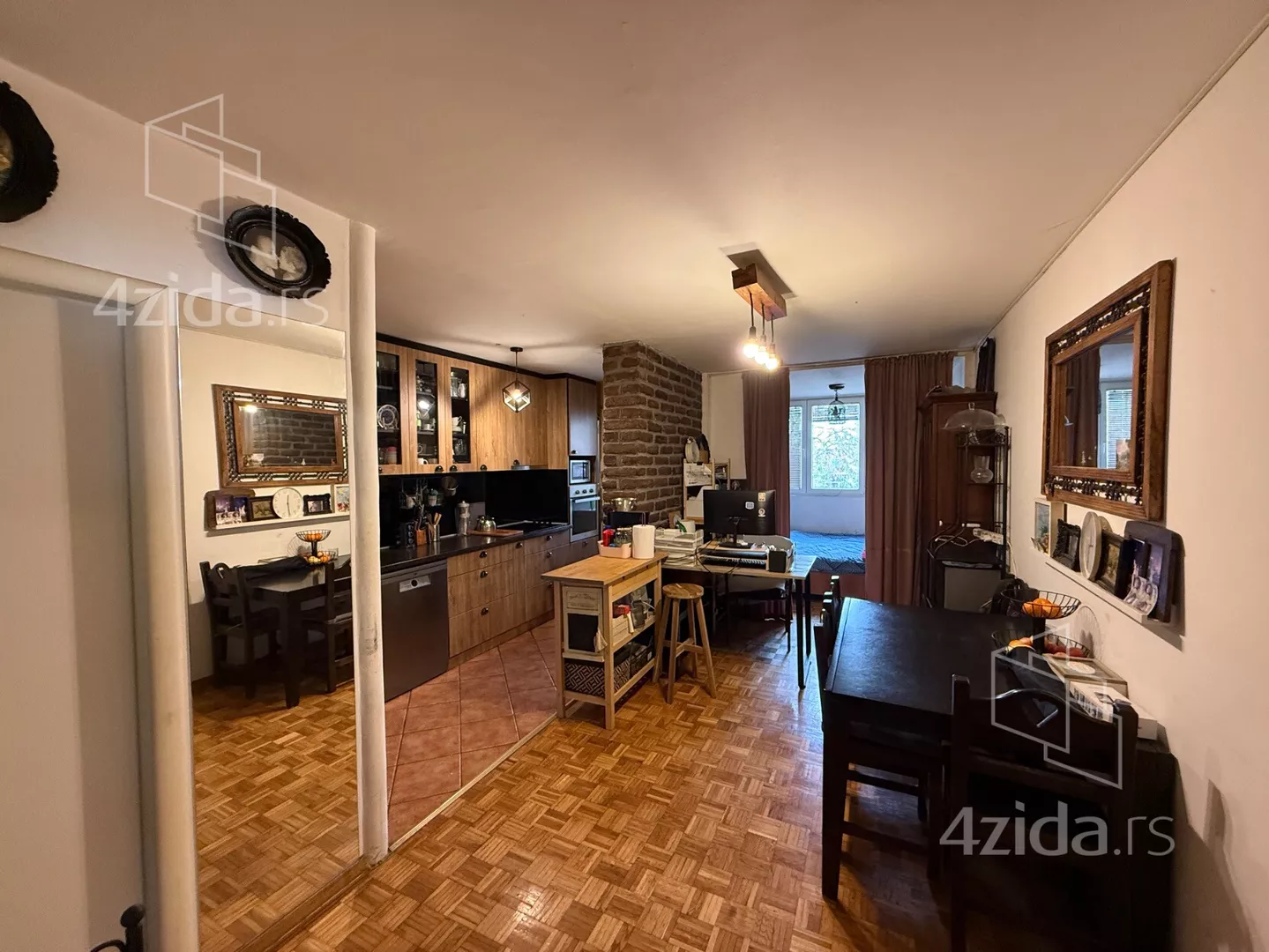 Četvoroiposoban stan | 4zida