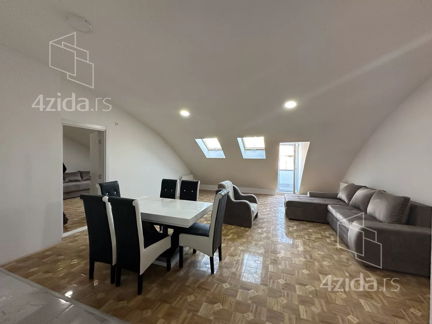 Petosoban stan | 4zida