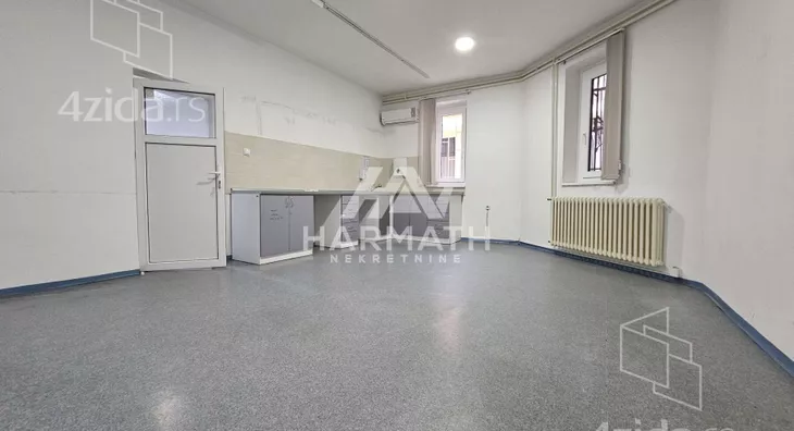 Poslovna zgrada | 4zida