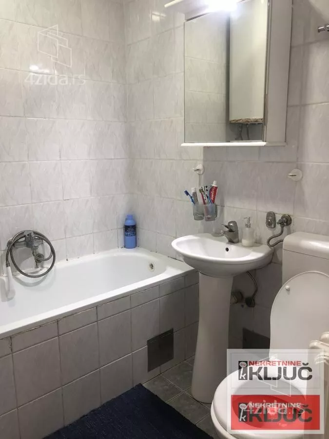 Četvoroiposoban stan | 4zida