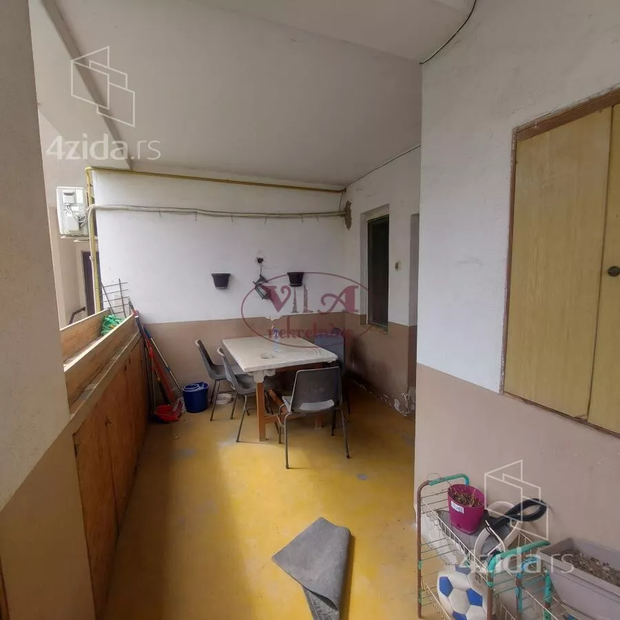 Troiposoban stan | 4zida