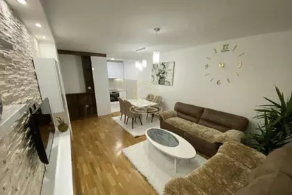 Ekonomski/Pravni Fakultet | 4zida.rs