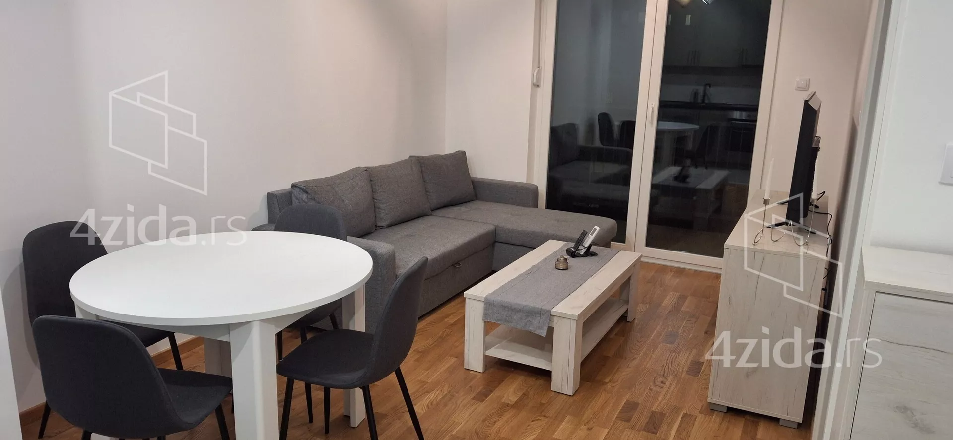 Jednoiposoban stan | 4zida