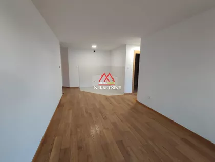 Lasla Gala | 4zida.rs