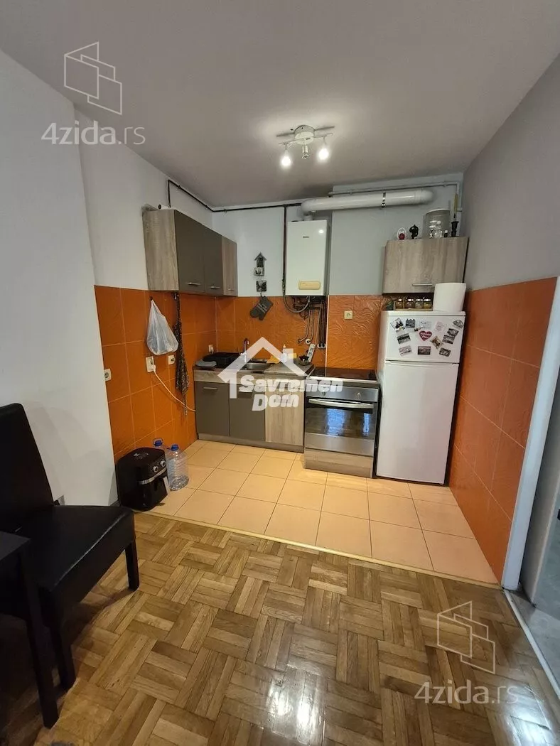 Šestosoban stan | 4zida