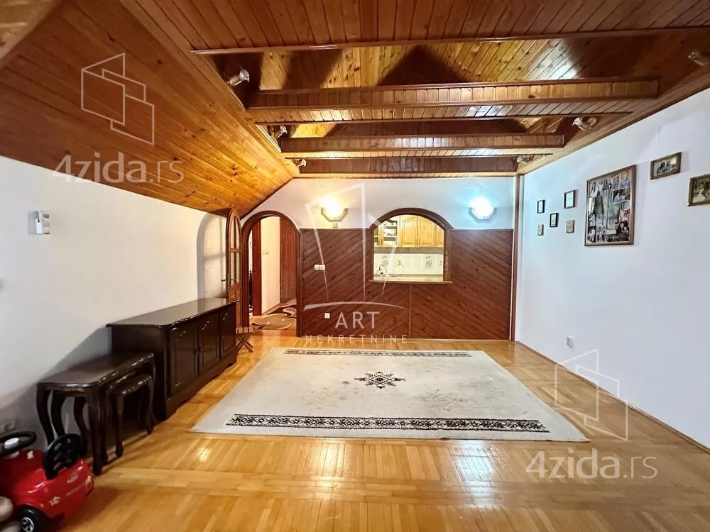 Petosoban stan | 4zida