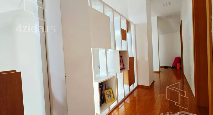 Sedmosoban stan | 4zida