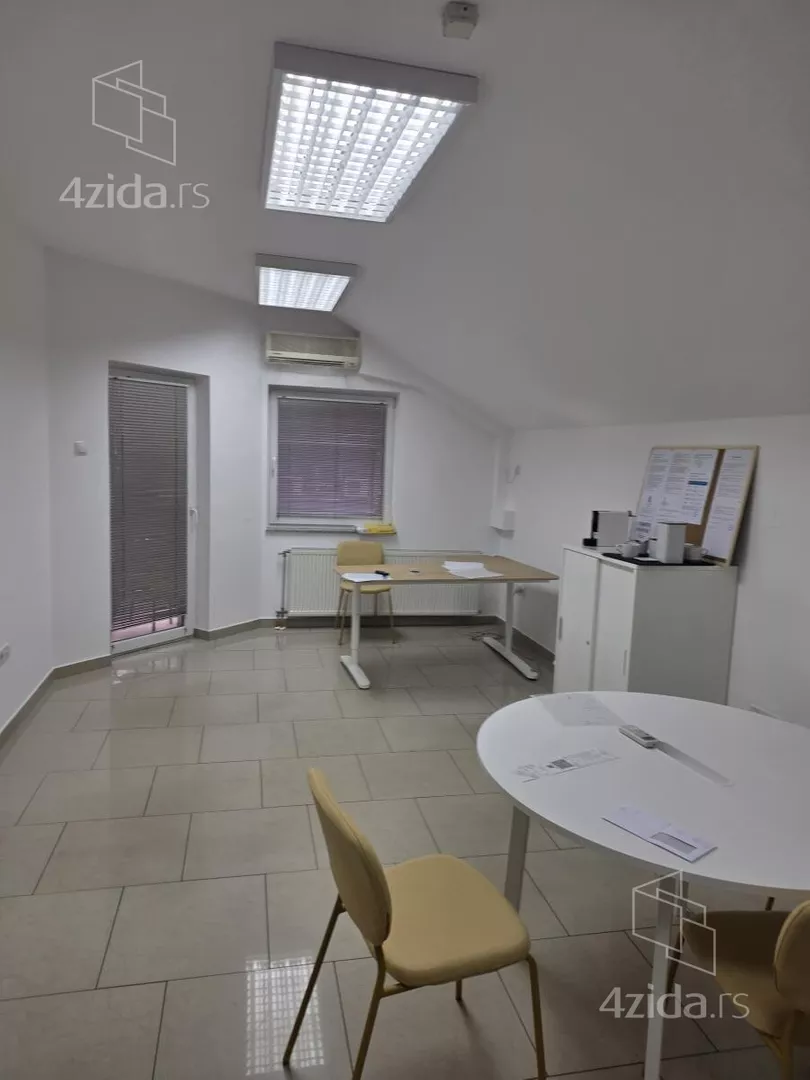 Gewerberaum · 33 m² · Novi Sad