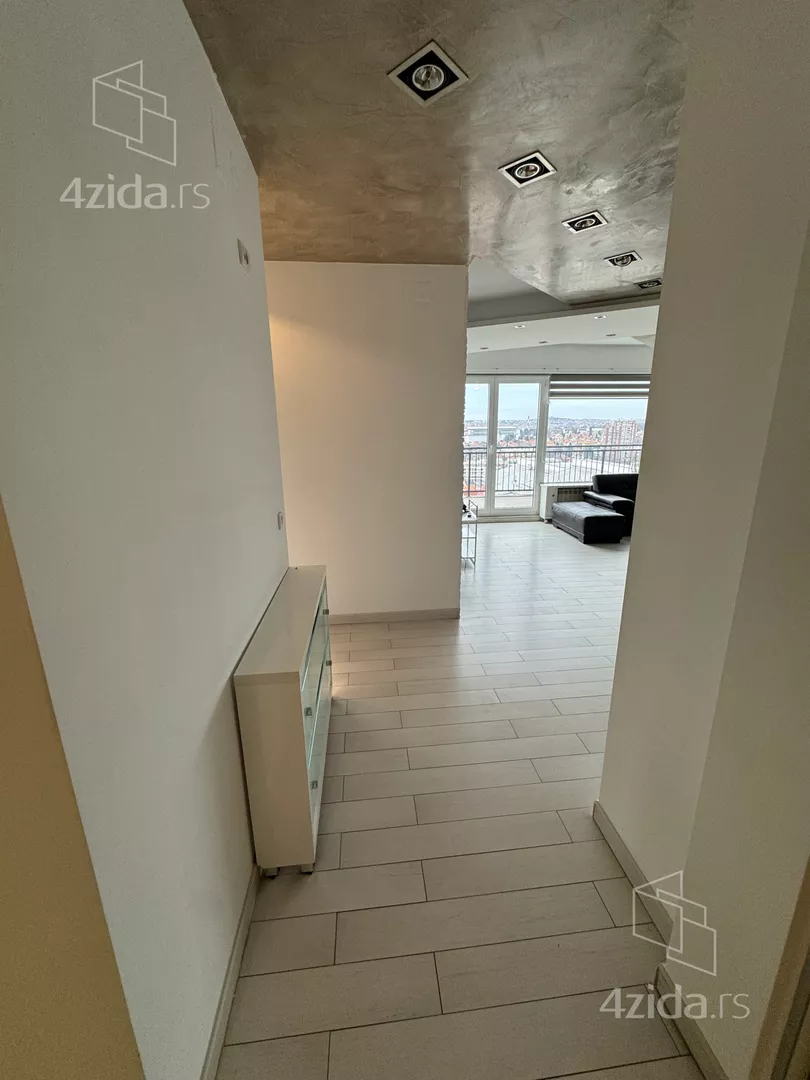 Četvoroiposoban stan | 4zida