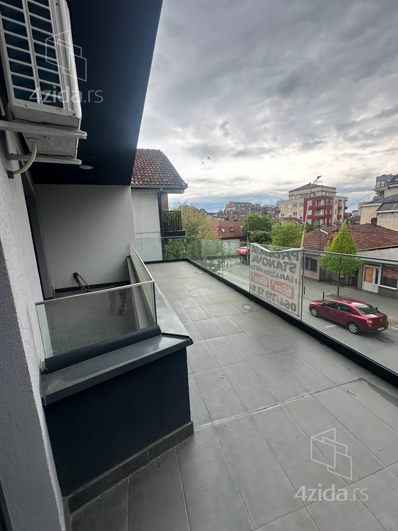 Četvoroiposoban stan | 4zida