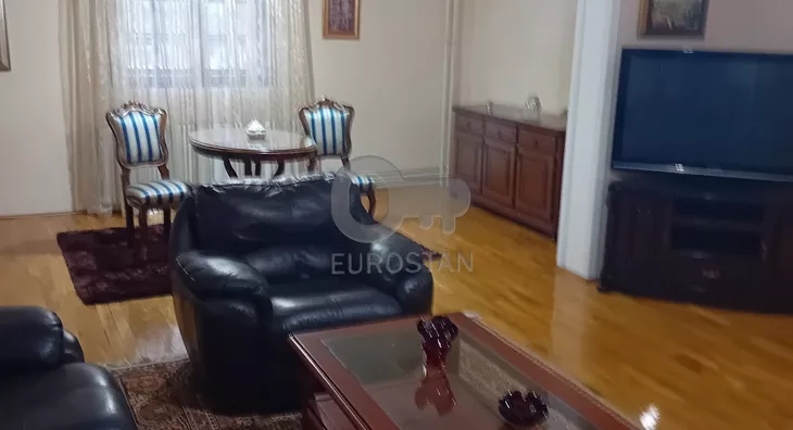 Šestoiposoban stan | 4zida