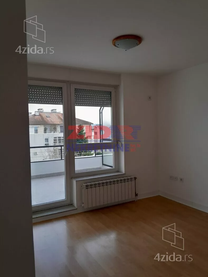 Četvoroiposoban stan | 4zida