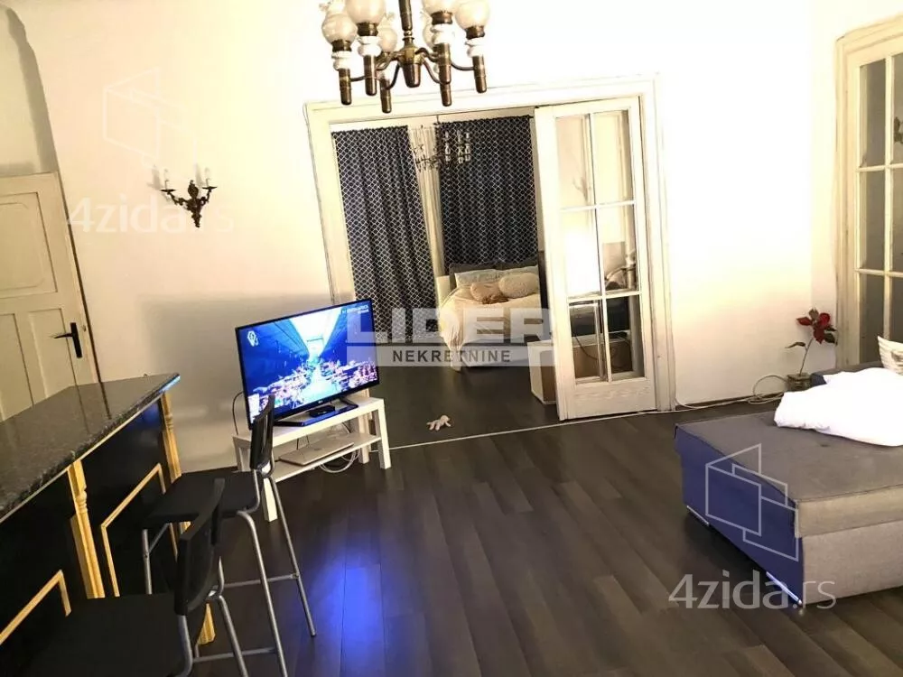Šestoiposoban stan | 4zida