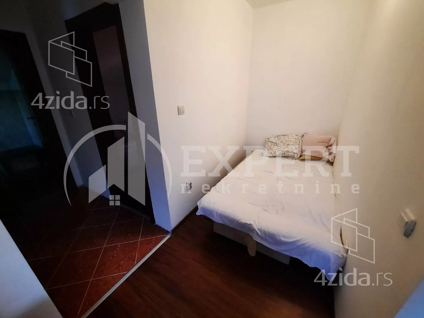 Lokal | 4zida