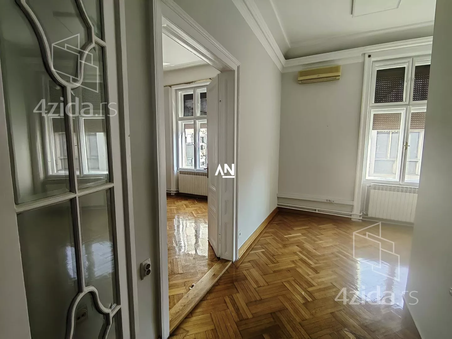 Šestoiposoban stan | 4zida