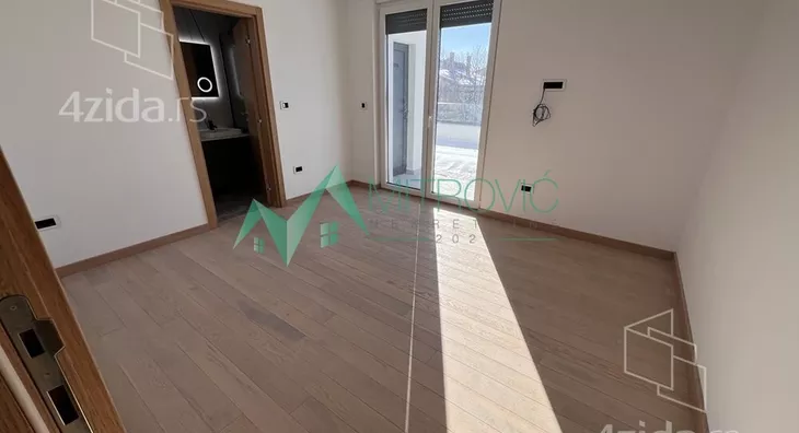 Šestosoban stan | 4zida