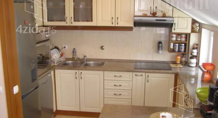 Petosoban stan | 4zida