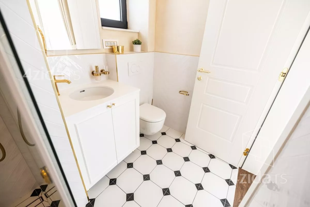 Petosoban stan | 4zida