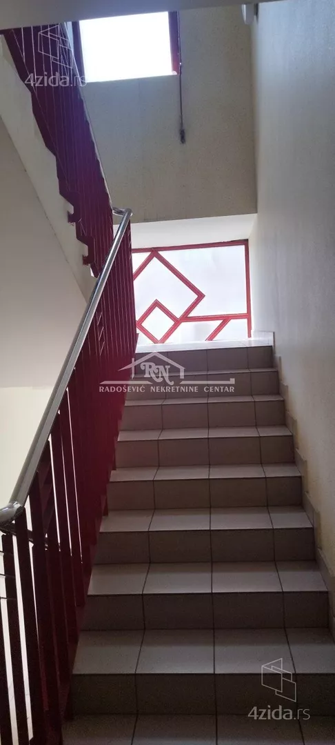 Petoiposoban stan | 4zida