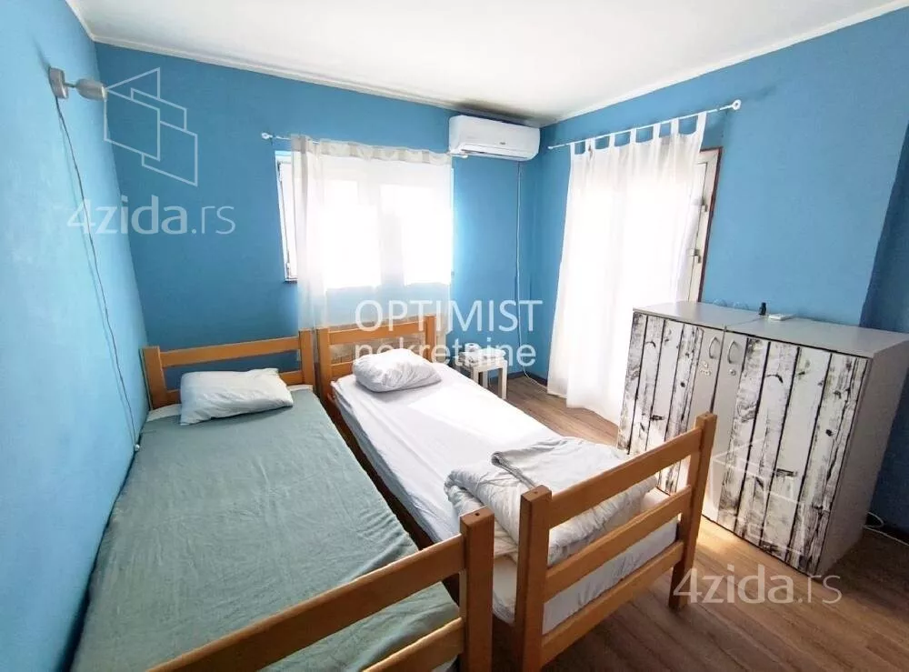 Šestoiposoban stan | 4zida