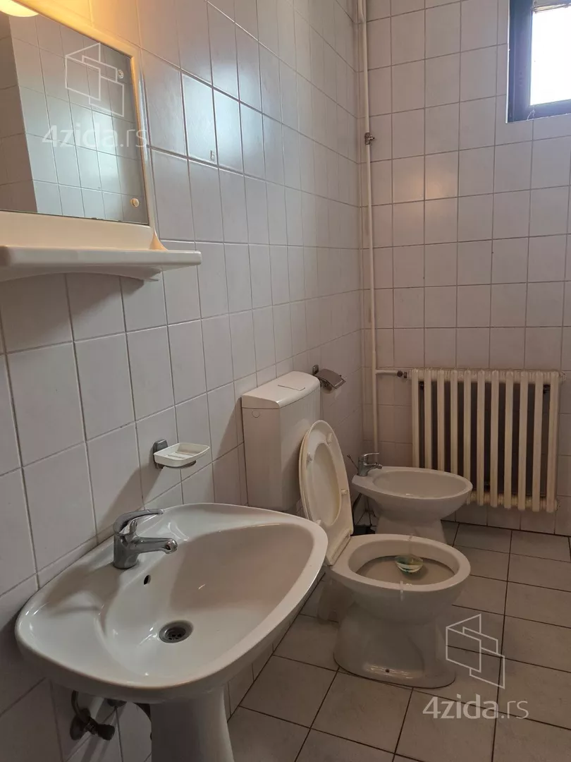 Šestosoban stan | 4zida