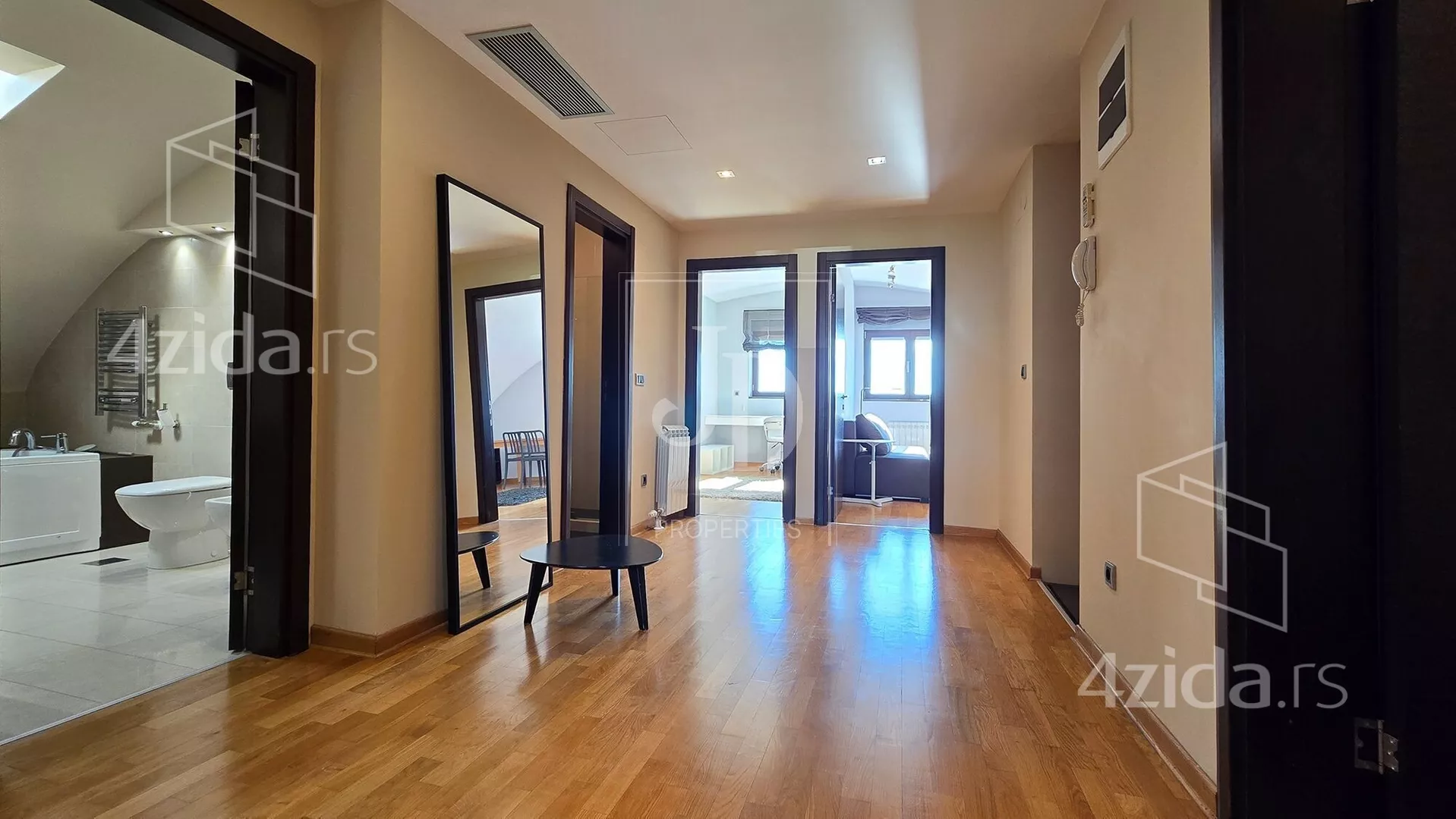 Petosoban stan | 4zida