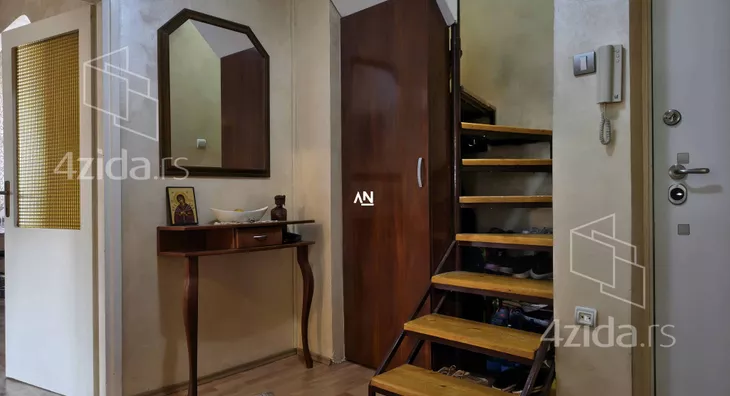 Šestosoban stan | 4zida