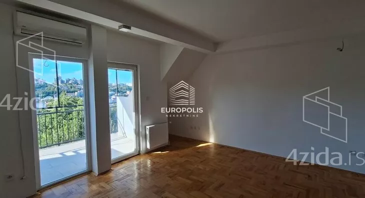 Četvoroiposoban stan | 4zida